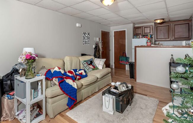 1324 E Carson Street