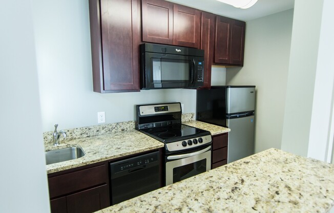 Studio, 1 bath, 404 sqft, $885, Unit BS-102