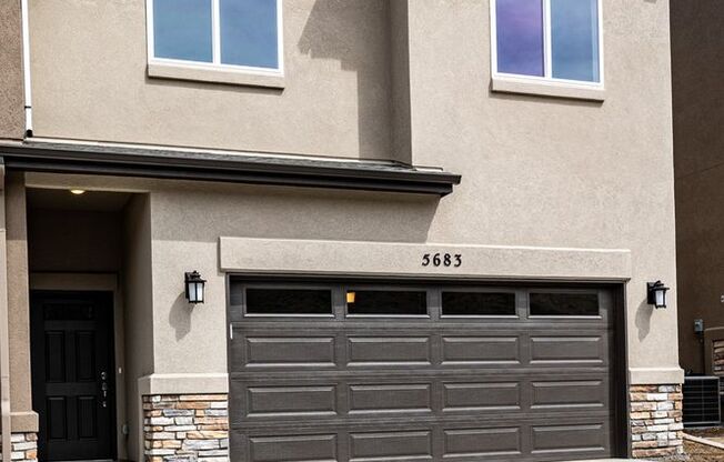 Westside End Unit Luxury Townhome in Mountain Shadows