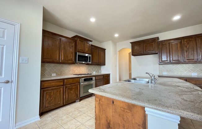 4 beds, 3.5 baths, $2,750