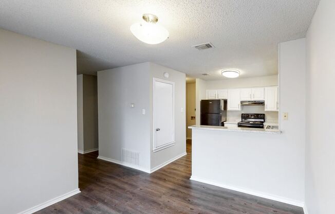 1 bed, 1 bath, 825 sqft, $834