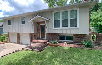 Freshly updated 3 bedroom, 2 bath home in Blue Springs