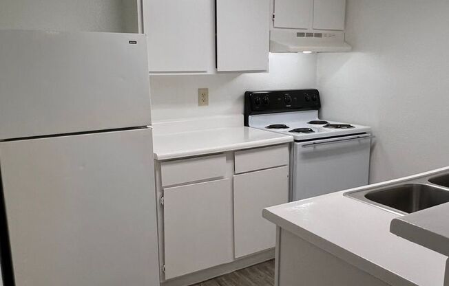 2 beds, 2 baths, 1,003 sqft, $1,050, Unit 0911