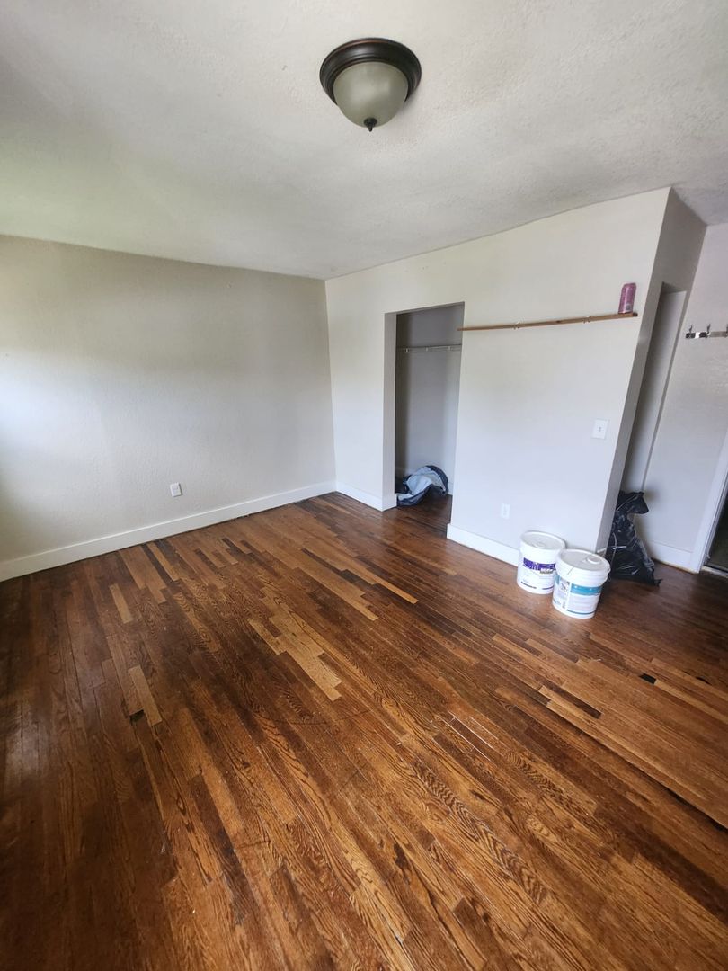 Newly Renovated Studio Apartment – Prime Location Near Downtown