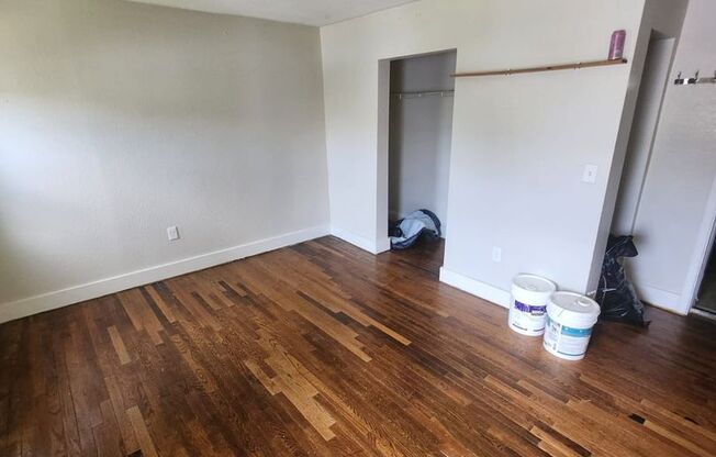 Newly Renovated Studio Apartment – Prime Location Near Downtown