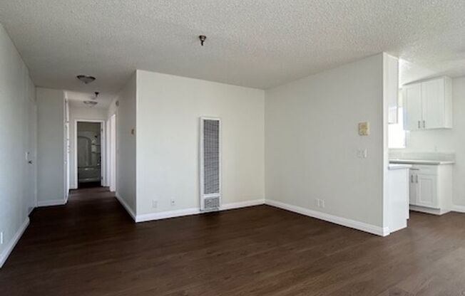 2 beds, 1 bath, $2,250, Unit 04