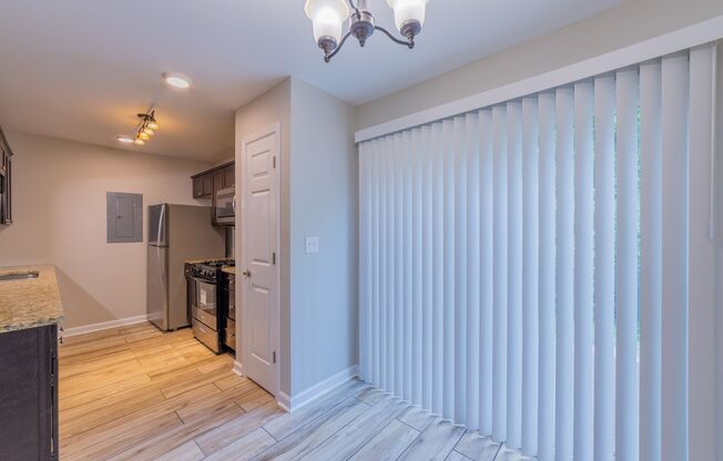 3 beds, 1.5 baths, 1,075 sqft, $1,650, Unit 723HCI