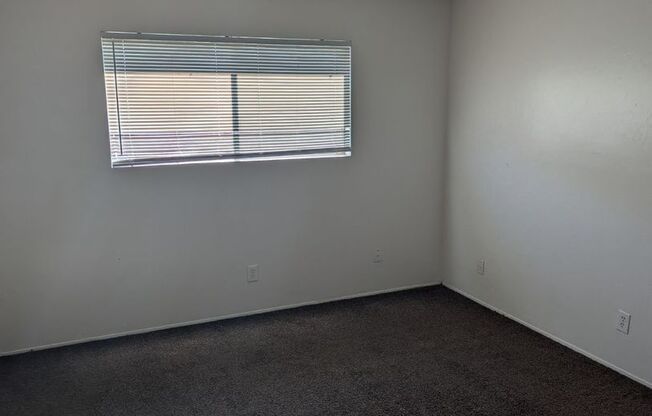 2 beds, 1 bath, 850 sqft, $1,400, Unit B