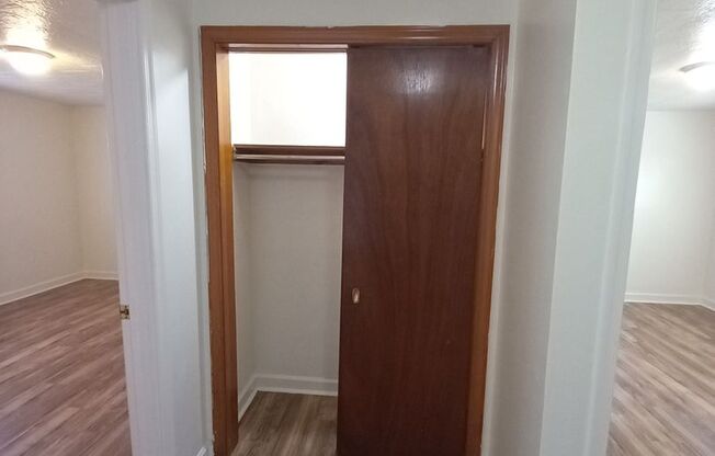 2 beds, 1 bath, 903 sqft, $1,140, Unit M-10