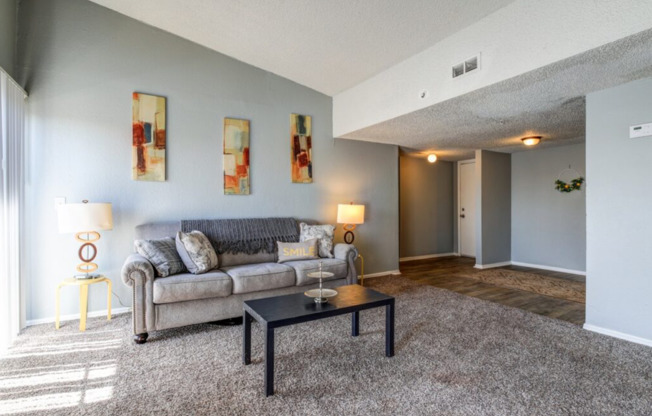 1 bed, 1 bath, 610 sqft, $749