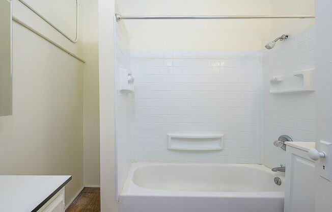 Studio, 1 bath, 359 sqft, $1,325, Unit 403