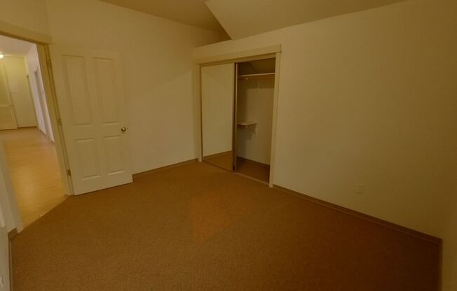 3 beds, 2 baths, 1,239 sqft, $2,625, Unit 25