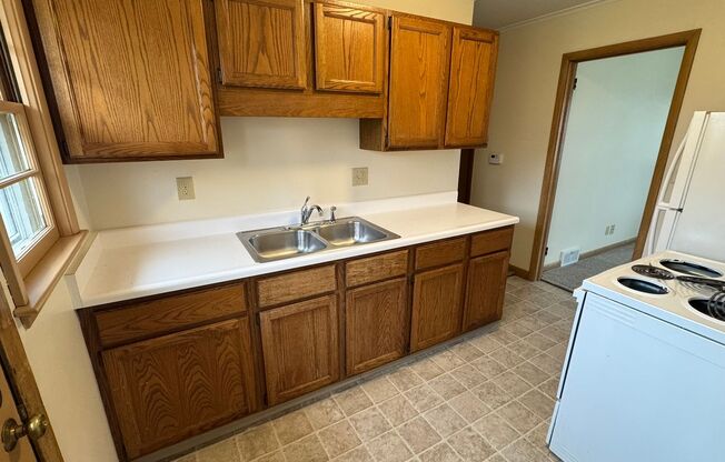 2 beds, 1 bath, 728 sqft, $800, Unit RO1322