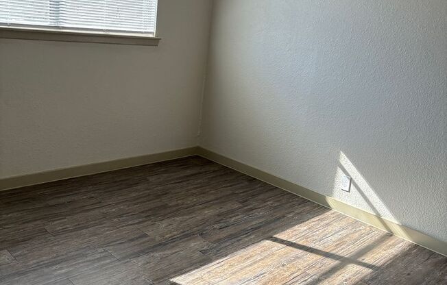 2 beds, 1.5 baths, 870 sqft, $1,025, Unit B07