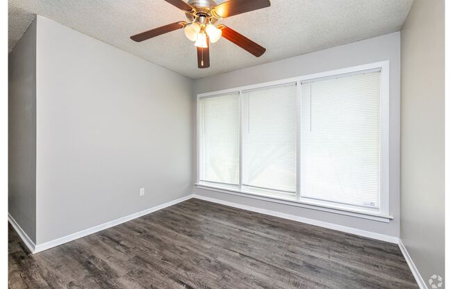 2 beds, 1 bath, 1,044 sqft, $1,100, Unit 812