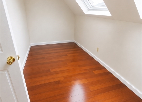 3 beds, 3.5 baths, 1,900 sqft, $4,800, Unit TH-3
