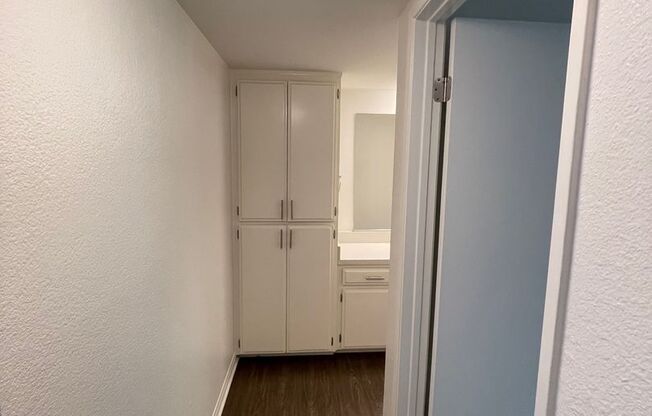 1 bed, 1 bath, 864 sqft, $1,995