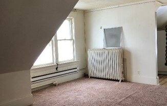 Studio, 1 bath, 400 sqft, $450, Unit 9