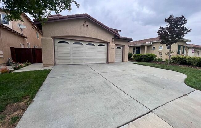 Beautiful 4 bedroom Temecula home sitting ON the Temeku Hills Golf Course!