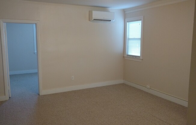 1 bed, 1 bath, 650 sqft, $950, Unit 632 47th St - B