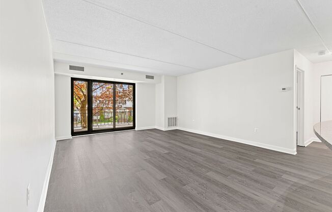 1 bed, 1 bath, 900 sqft, $3,200, Unit T309