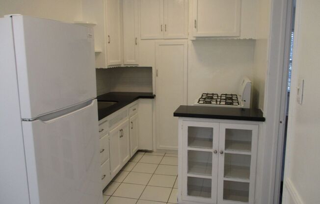 1305 N. LAUREL AVE