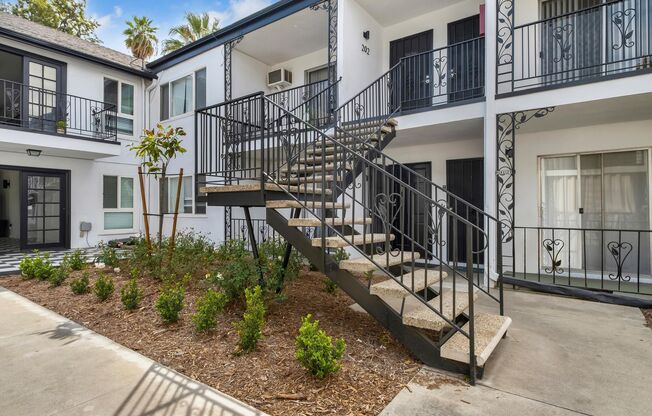 1 bed, 1 bath, 650 sqft, $1,950, Unit 220