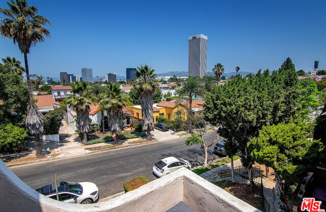 932 S Curson Ave