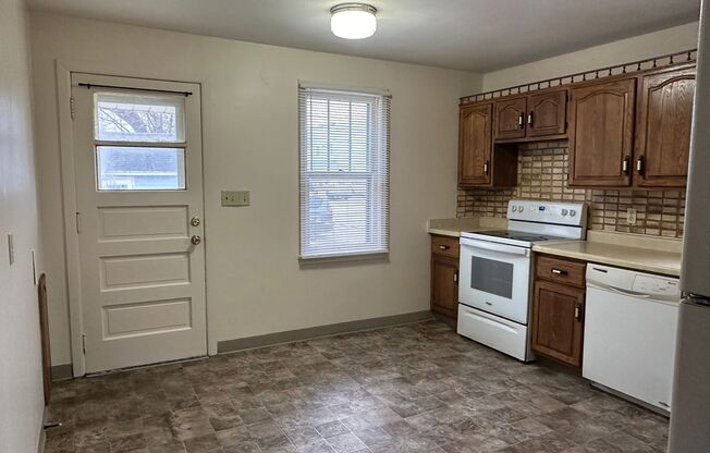 2 beds, 1 bath, $1,050