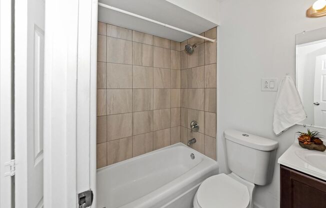 Studio, 1 bath, 475 sqft, $1,400, Unit 305