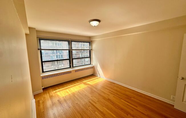 1 bed, 1 bath, 700 sqft, $1,950, Unit 418-1502