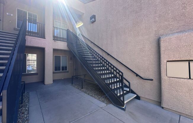 1 WEEK FREE RENT! 1 BEDROOM DOWNSTAIRS CONDO IN GATED COMMUNITY 1 CAR GARAGE
