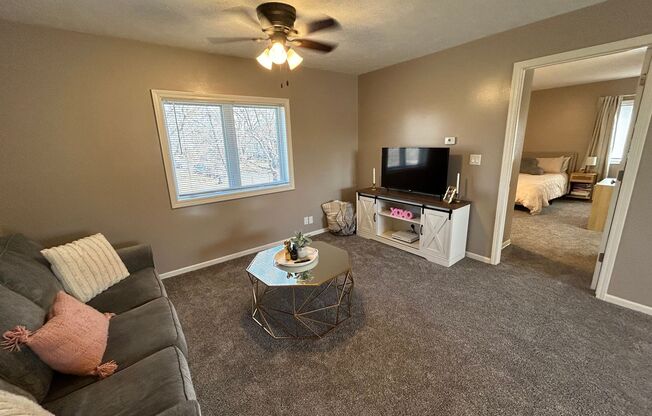 2 beds, 1.5 baths, 680 sqft, $949, Unit 8534