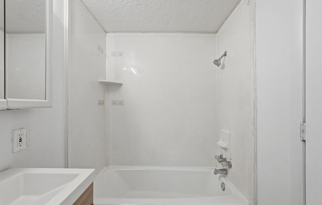 1 bed, 1 bath, 744 sqft, $850, Unit 49