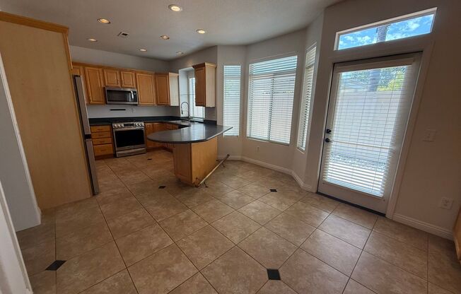 LOCATION LOCATION!! 4BR/3BA Townhome in Desirable Mira Mesa/Sorrento Valley