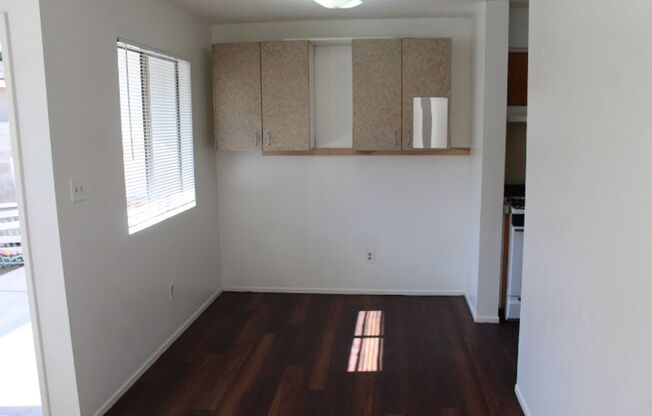 2 beds, 1 bath, 815 sqft, $995, Unit Apt. B