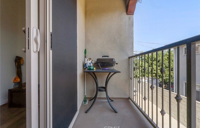 1611 W 208 ST