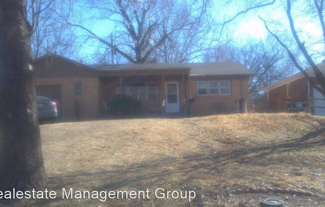 2338 S Belmont