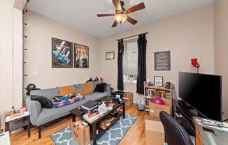 4607 N PAULINA