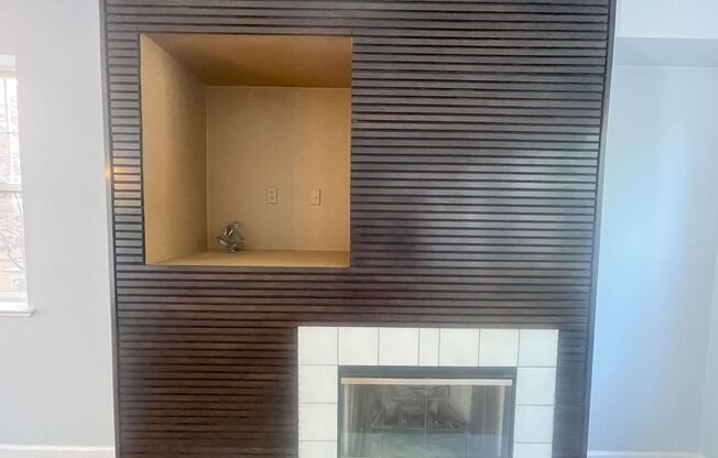 $3,590-GORGEOUS REMODELED 3 BEDROOM GLENMOOR HOME