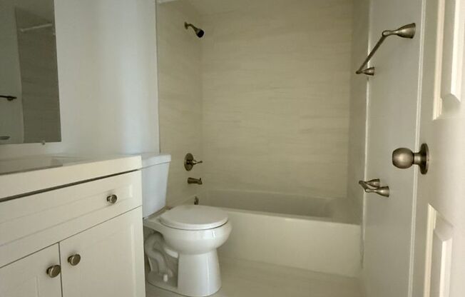 Large 1BR 1Bath Pompano Isles