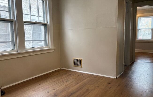 2 beds, 1 bath, $900, Unit Lower