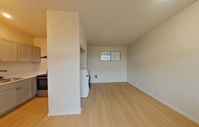 3 beds, 1 bath, 755 sqft, $2,347, Unit 31A