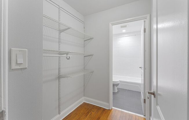 Studio, 1 bath, 383 sqft, $1,550, Unit 307