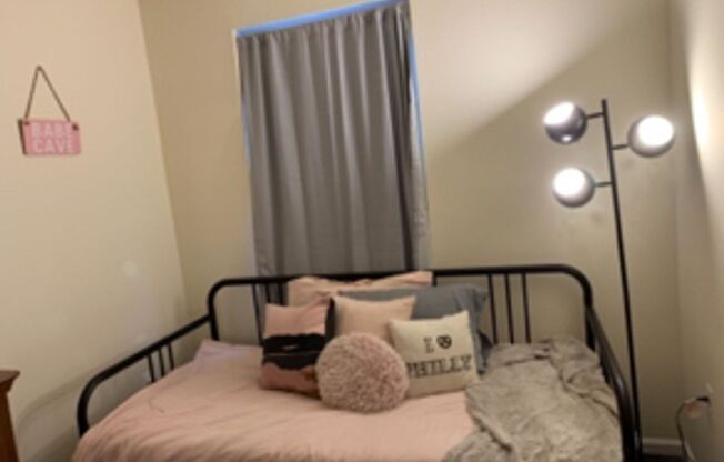 1 bed, 1 bath, 352 sqft, $1,090, Unit 407