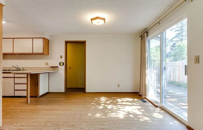 South Eugene Gem! Single-Level 3BD/2BA w/ Fireplace & Park-Like Backyard
