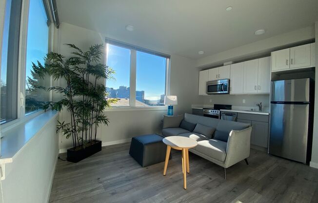2 beds, 2 baths, 655 sqft, $2,595, Unit 202