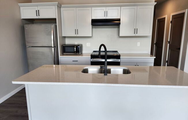 1 bed, 1 bath, 798 sqft, $1,400, Unit 204
