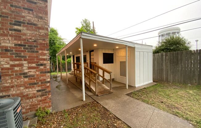 2 beds, 1 bath, 800 sqft, $1,000, Unit 20