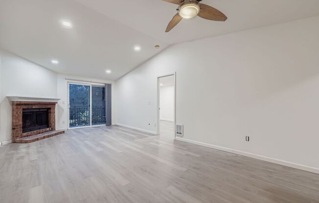 Beautiful 2Bed/1.75Bath in an Exclusive Community in the heart of Kirkland!